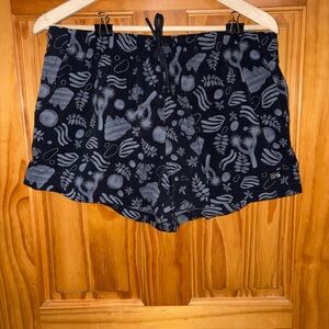 Mountain Hardwear Gray and White Patterned Fabric